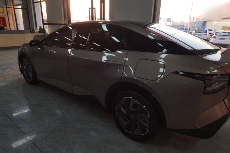 丰田bZ3 2023款 616km 长续航Premium车身外观4