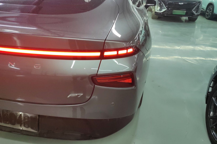 小鹏P7 2022款 480E+车身外观6006