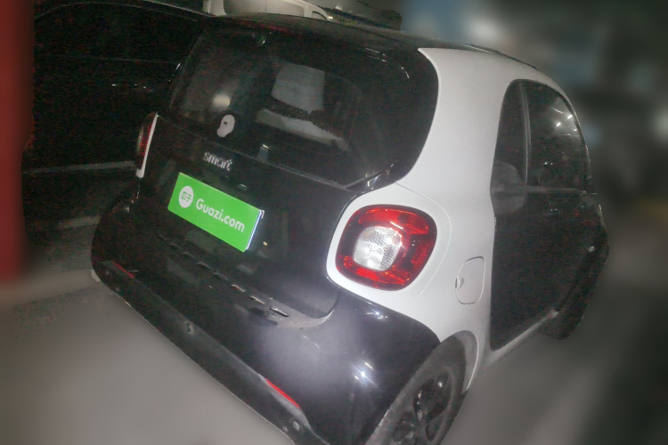 smart fortwo 2015款 1.0L 52千瓦硬顶激情版车身外观7