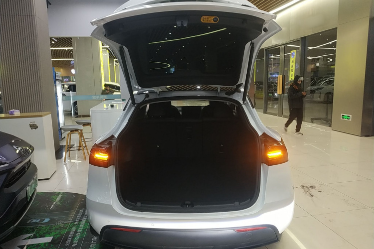 特斯拉 Model Y 2022款 改款 后轮驱动版机舱底盘23