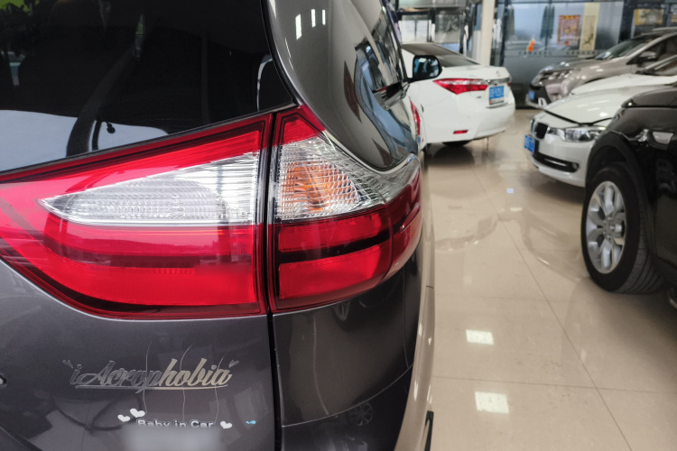 丰田Sienna（平行进口） 车身外观9