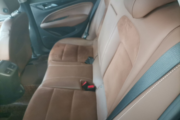 别克 君威 2019款 20T 豪华型 国VI中控内饰21