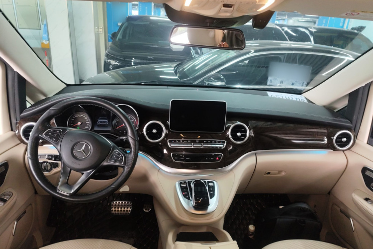 奔驰V级 2018款 V 260 尊贵版 国VI中控内饰7002