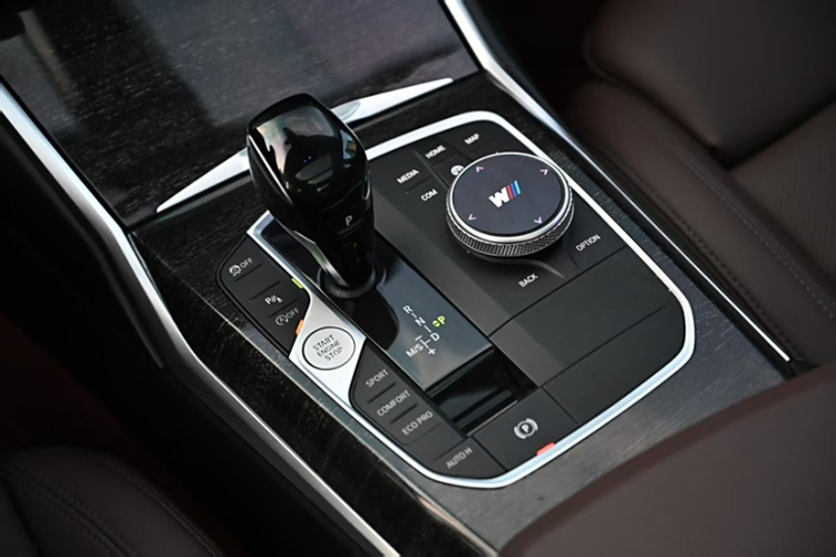 宝马3系 2022款 325Li M运动套装中控内饰7004