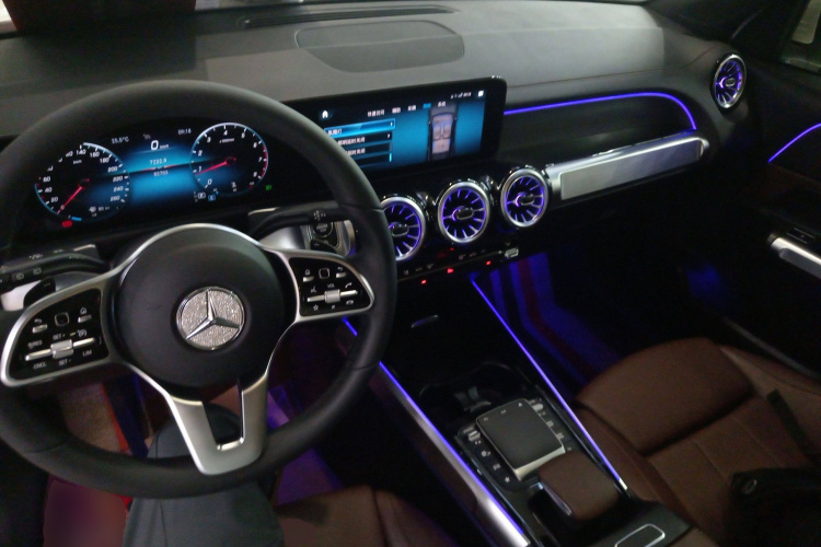 奔驰GLB 2021款 GLB 200 动感型中控内饰7002