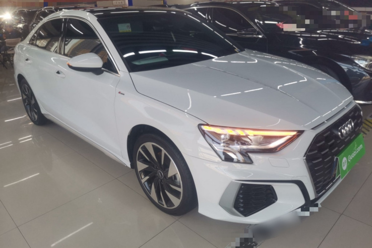 奥迪A3 2024款 A3L Limousine 35 TFSI 时尚运动型车身外观3