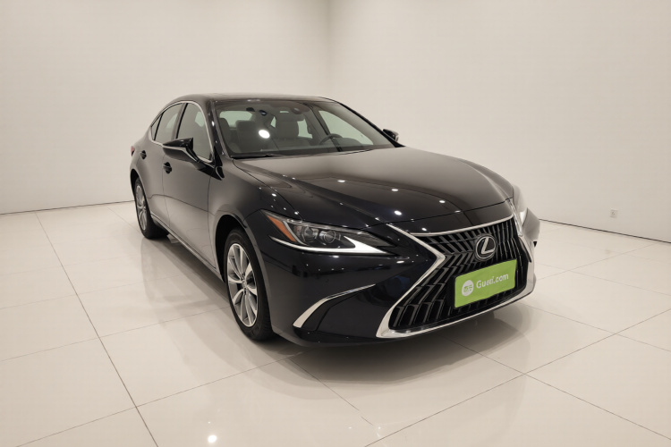 雷克萨斯ES 2024款 200 臻享版车身外观3