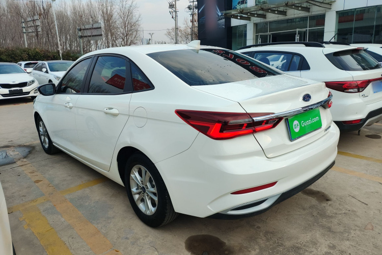 福特 福睿斯 2021款 1.5L 自动黄金版车身外观4