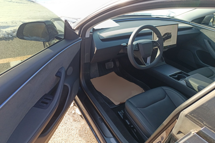 特斯拉 Model 3 2023款 长续航全轮驱动版中控内饰20