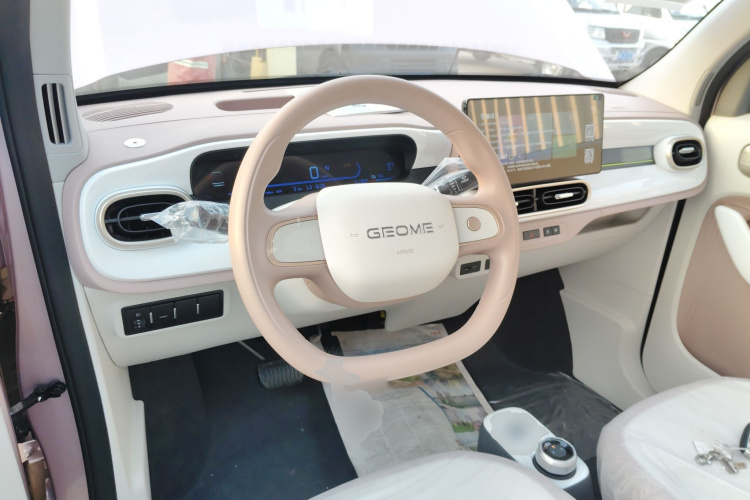 吉利银河 熊猫 2025款 210km 元气熊中控内饰13