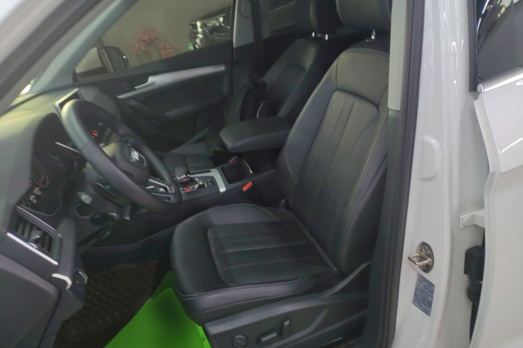 奥迪Q5L 2020款 改款 40 TFSI 荣享时尚型中控内饰19