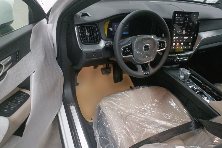 沃尔沃XC60 2026款 B5 四驱智逸豪华版中控内饰20