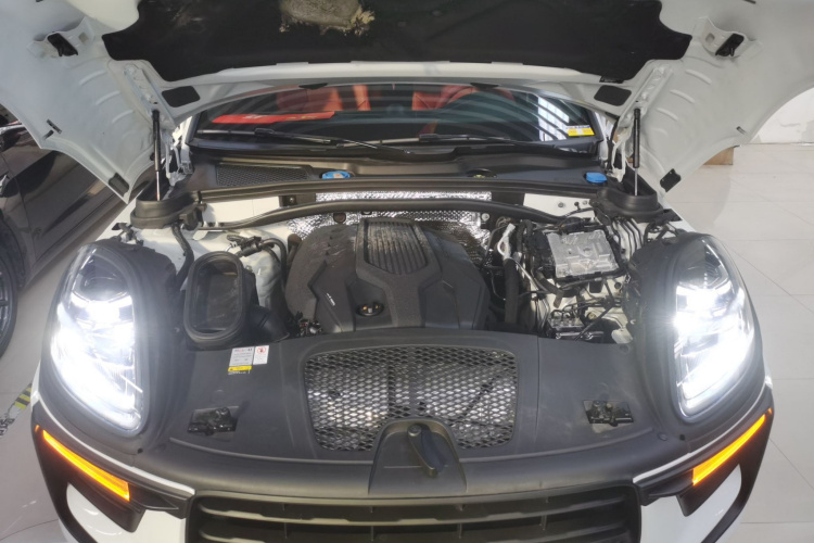 保时捷 2022款 Macan 2.0T机舱底盘24