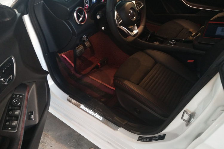 奔驰CLA 2018款 CLA 220 4MATIC中控内饰7003