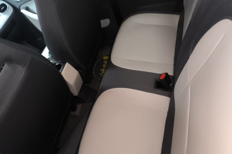 吉利银河 2025款 210km 熊猫卡丁中控内饰21