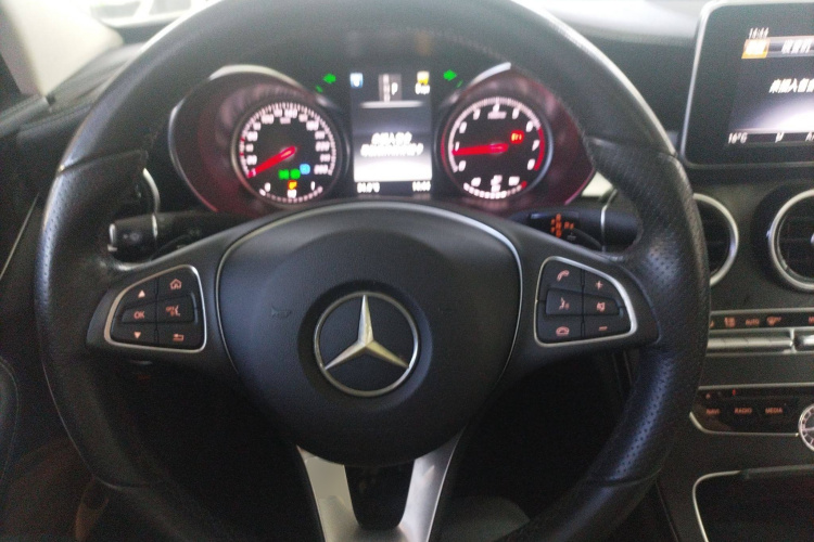 奔驰C级 2018款 C 180 L 时尚型运动版中控内饰13