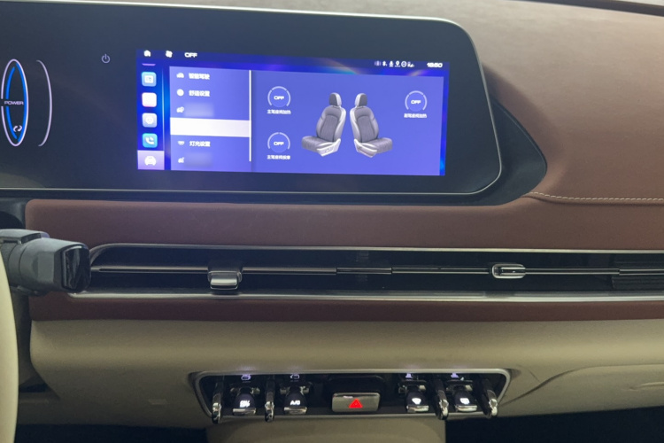 欧拉好猫 2021款 400km标准续航 维纳斯版 三元锂中控内饰7006