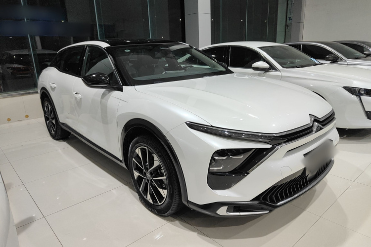 雪铁龙 凡尔赛C5 X 2023款 1.6T 享不凡车身外观3