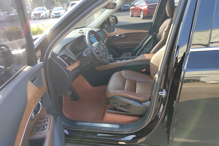 沃尔沃XC90 2020款 T6 智逸豪华版 7座中控内饰19