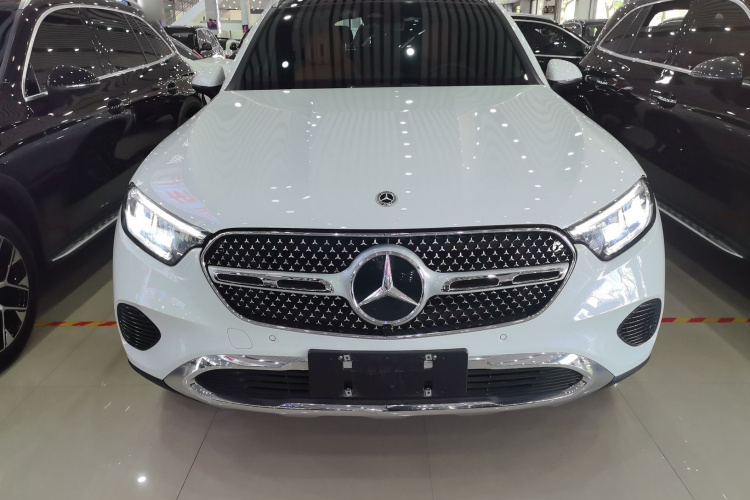 奔驰GLC 2023款 GLC 260 L 4MATIC 动感型 7座车身外观2