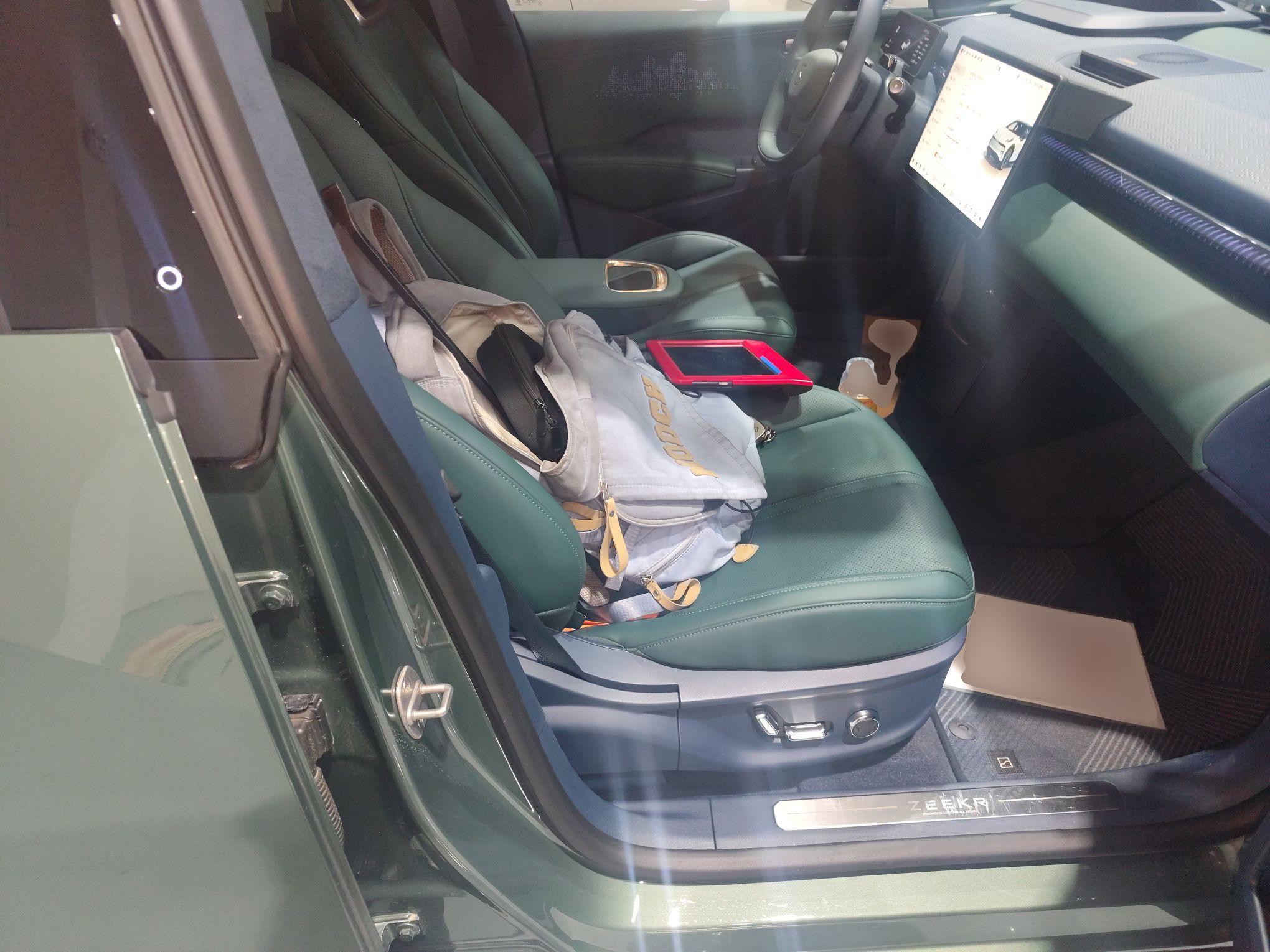 极氪X 2023款 后驱ME版 5座