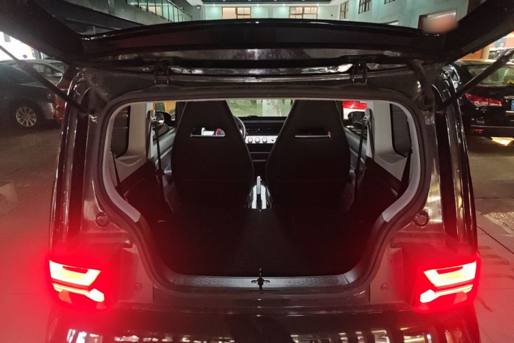 五菱汽车 宏光MINIEV 2022款 GAMEBOY 200km 玩咖款 磷酸铁锂机舱底盘23