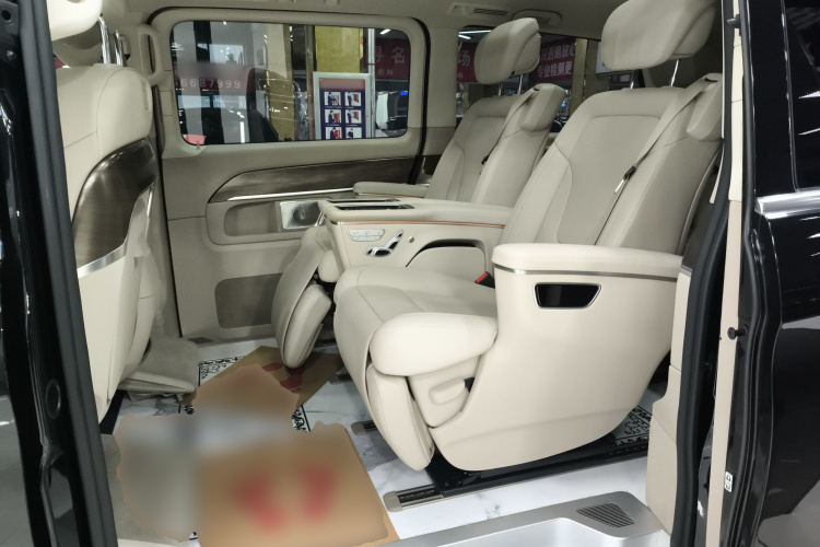 奔驰V级 2022款 V 260 尊贵版中控内饰21