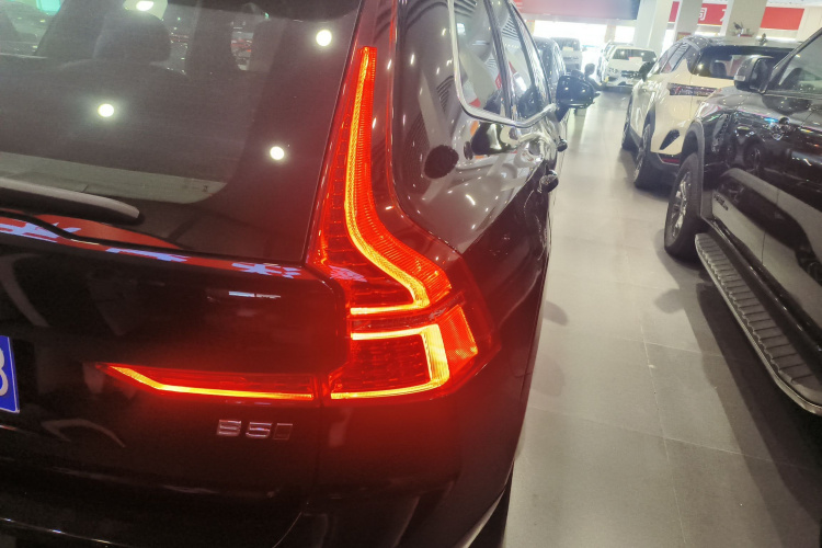 沃尔沃XC60 2025款 B5 四驱智远豪华版车身外观6006