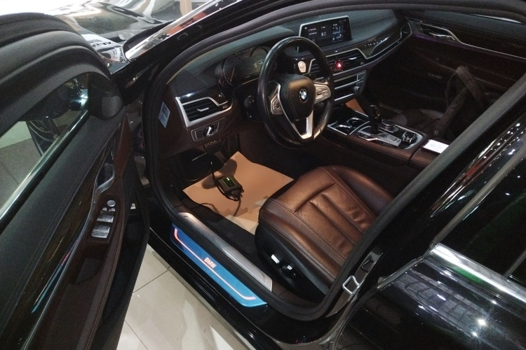 宝马7系 2018款 730Li 领先型 卓越套装中控内饰20