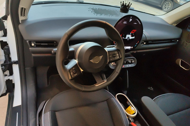 电动MINI COOPER 2024款 456km COOPER E 经典派中控内饰13