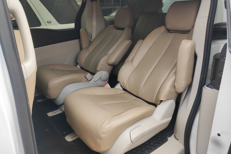 别克GL8 2021款 陆上公务舱 652T 舒适型中控内饰21