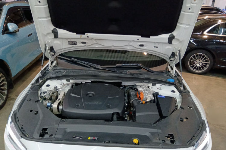 沃尔沃S90新能源 2022款 T8 E驱混动 智逸豪华版机舱底盘24