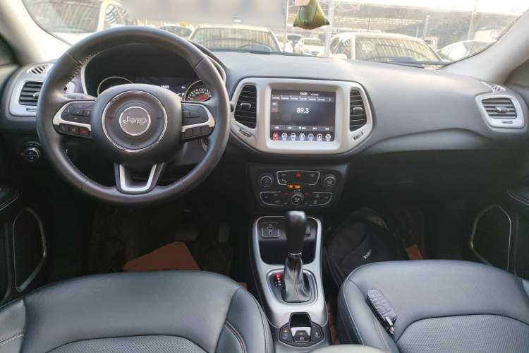 Jeep 指南者 2019款 200T 自动家享-互联大屏版中控内饰12