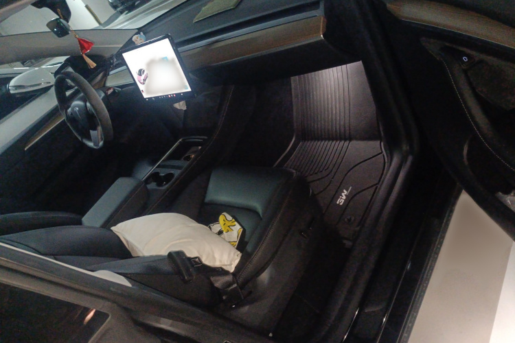 特斯拉 Model Y 2022款 后轮驱动版局部细节9005