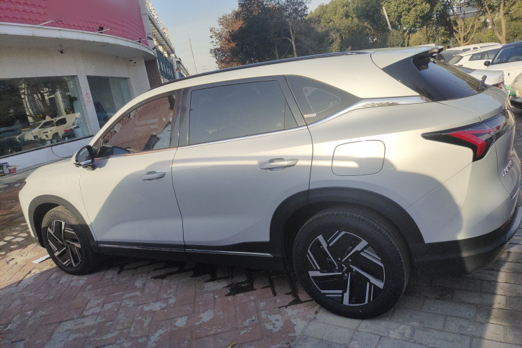 五菱汽车 五菱星光S 2024款 130km 旗舰型车身外观4