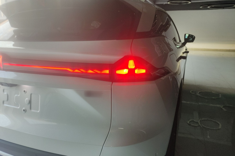 深蓝汽车 深蓝S07 2026款 300Ultra 华为乾崑ADS SE版车身外观9