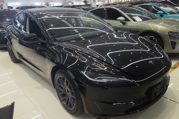 特斯拉 Model 3 2023款 长续航全轮驱动版车身外观3