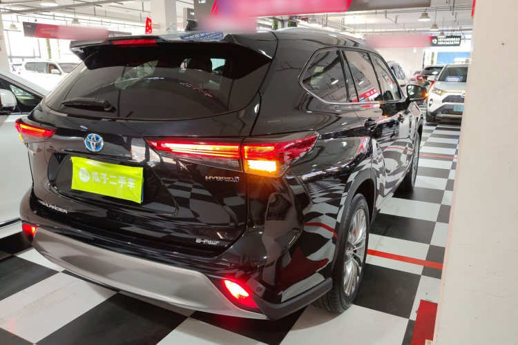 丰田 汉兰达 2022款 双擎 2.5L 四驱尊贵版 7座车身外观7