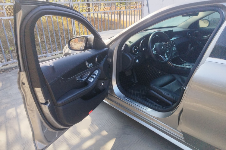 奔驰C级 2019款 C 180 L 时尚型运动版中控内饰7003