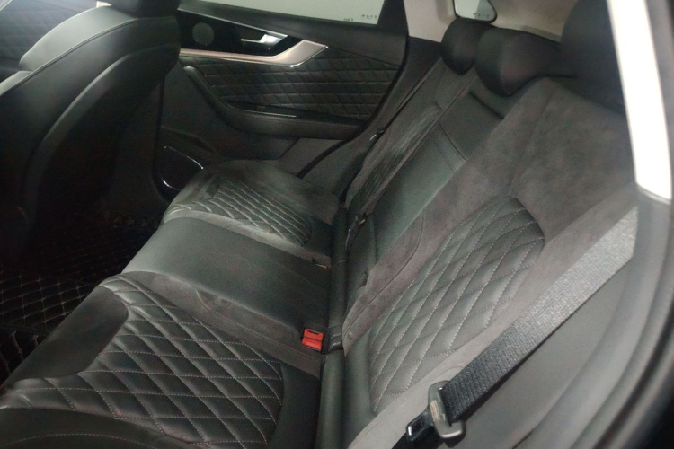 红旗HS5 2019款 2.0T 智联旗享四驱版中控内饰7004