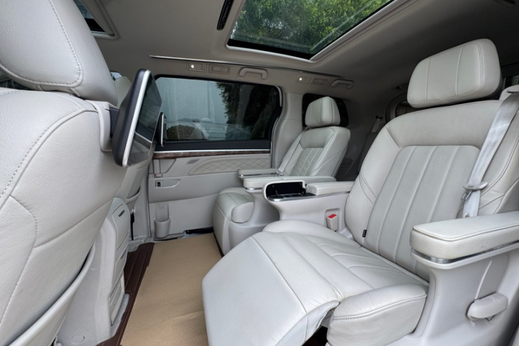 广汽传祺 传祺M8 2018款 320T 旗舰版中控内饰7013