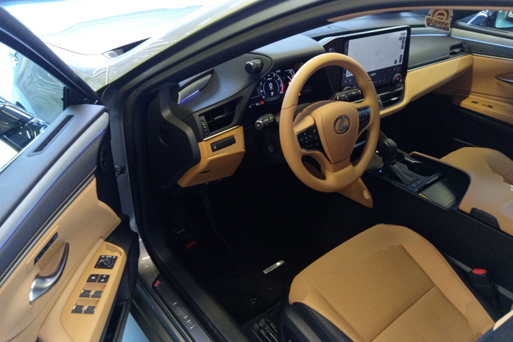 雷克萨斯ES 2025款 200 臻享版中控内饰20