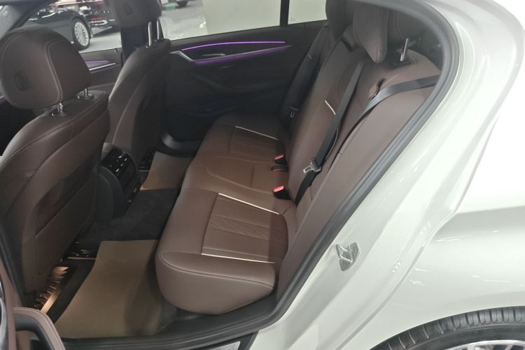 宝马5系 2023款 530Li 领先型 M运动套装中控内饰7004