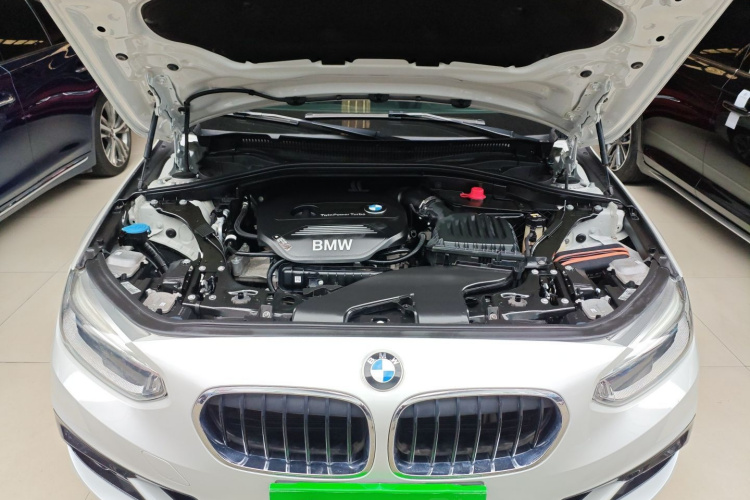 宝马1系 2018款 118i 运动型机舱底盘24