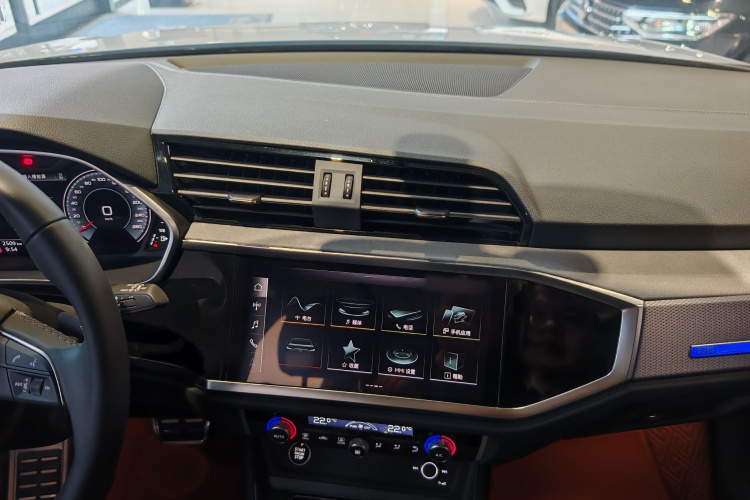 奥迪Q3 2025款 quattro 45周年典藏版 35TFSI 时尚动感型局部细节16