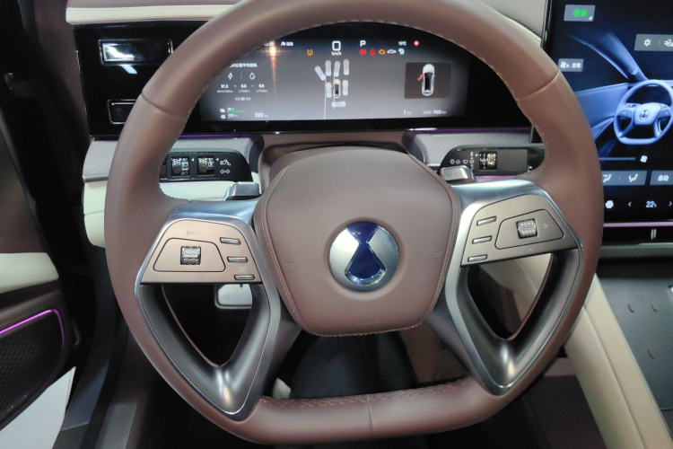 腾势Z9GT 2024款 1100四驱Ultra版中控内饰13