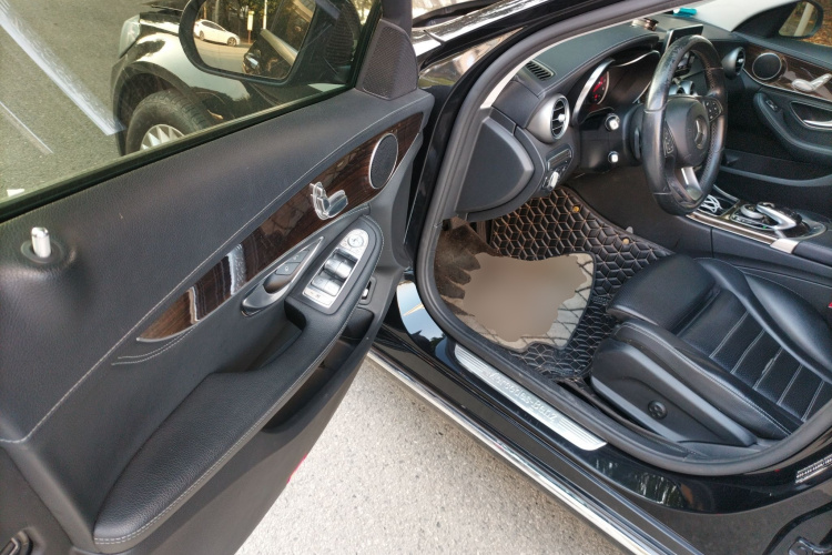 奔驰C级 2017款 改款 C 180 L 时尚型中控内饰20