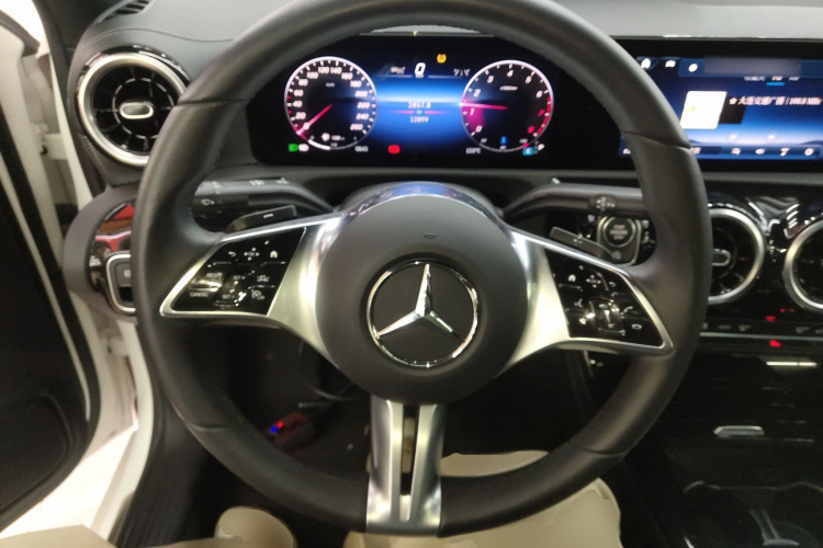 奔驰A级 2023款 A 180 L局部细节13