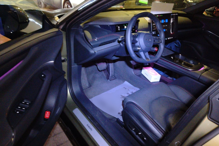 小米汽车 小米SU7 2024款 后驱长续航智驾版中控内饰7003