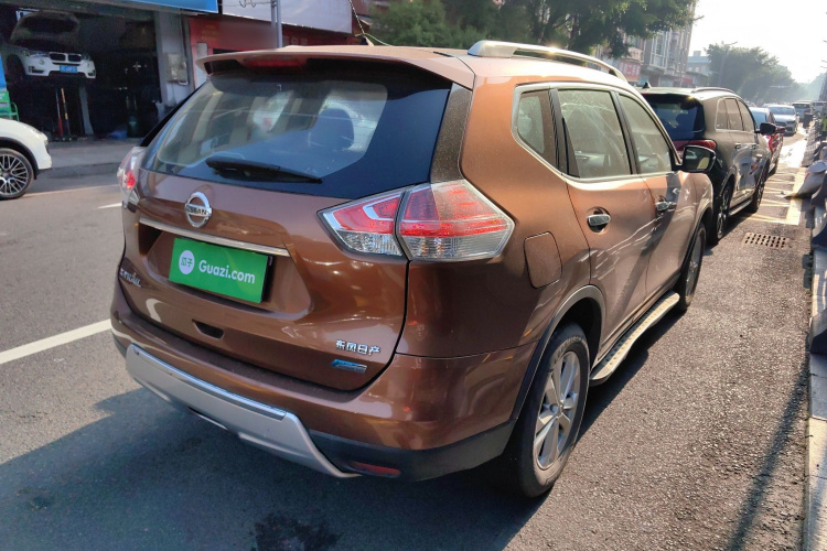 日产 奇骏 2015款 2.0L CVT舒适MAX版 2WD车身外观7